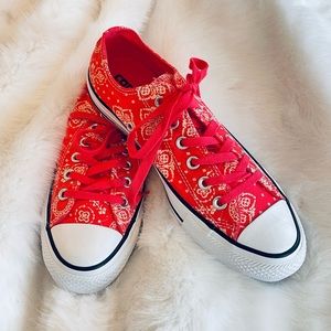 CONVERSE NEW NEVER BEEN WORN ALL STAR SNEAKERS